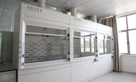 How many types of laboratory fume hoods are commonly used?