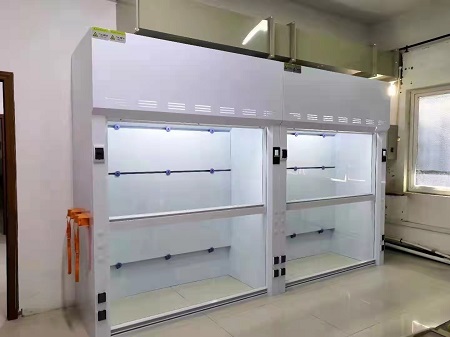 Precautions for the safe use of fume hoods